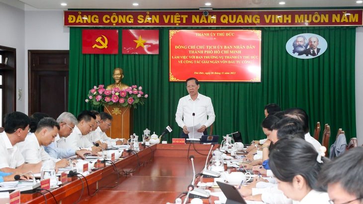 Chủ tịch UBND TP.HCM Phan Văn Mãi làm việc với Ban Thường vụ Thành ủy TP Thủ Đức về việc giải ngân vốn đầu tư công - Ảnh: THẢO LÊ